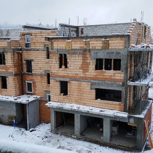 przygotowania do ustawienia ostatniego stropu_2